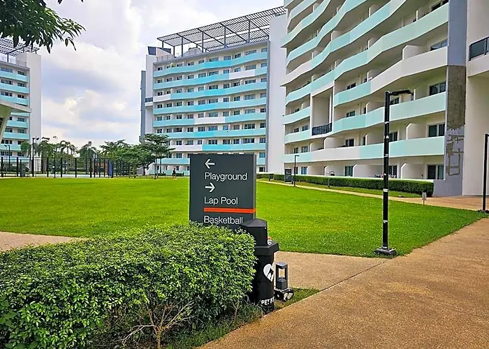 Acellyne's At The Residences At Commonwealth By Century 4*