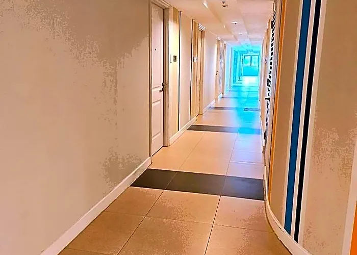Acellyne's At The Residences At Commonwealth By Century