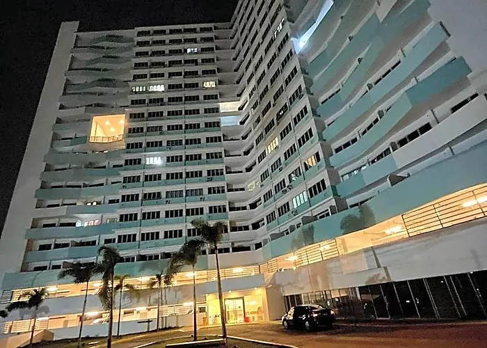 Acellyne's At The Residences At Commonwealth By Century 4* Manila