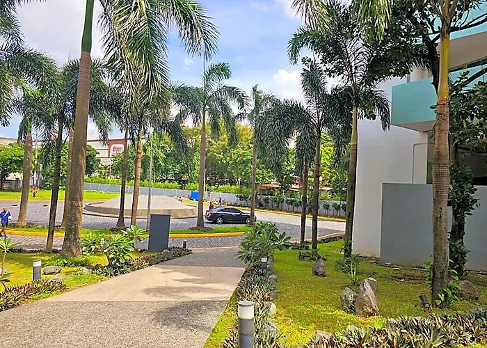 Acellyne's At The Residences At Commonwealth By Century ホテル
