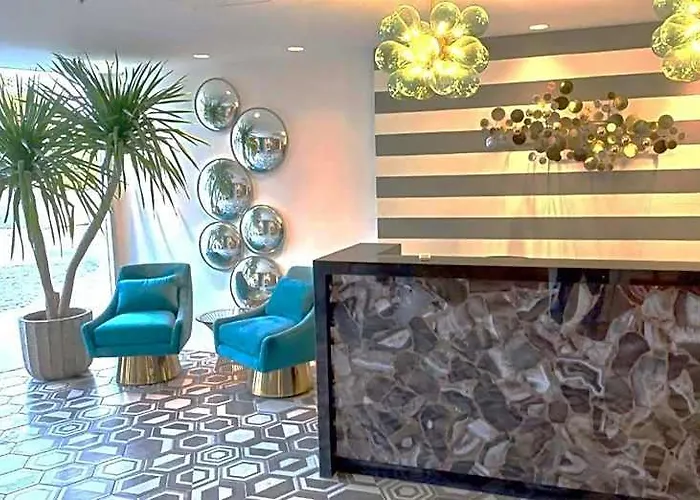 Hotel Acellyne's At The Residences At Commonwealth By Century
