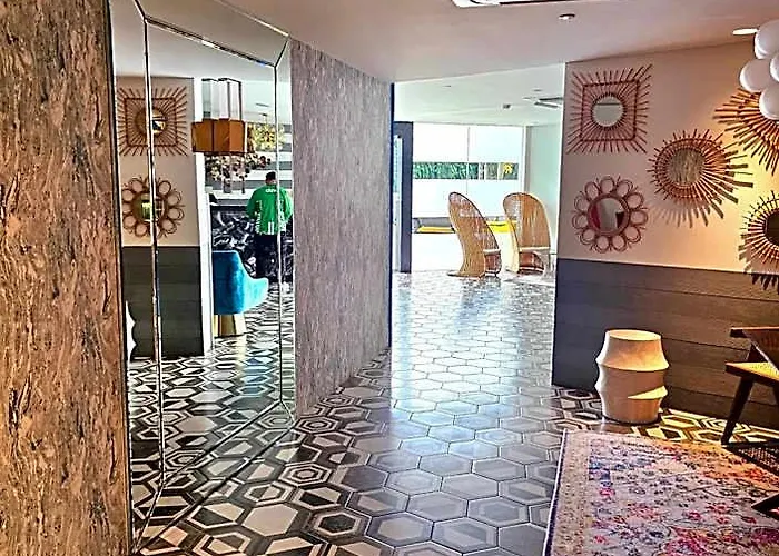 Acellyne's At The Residences At Commonwealth By Century Hotel